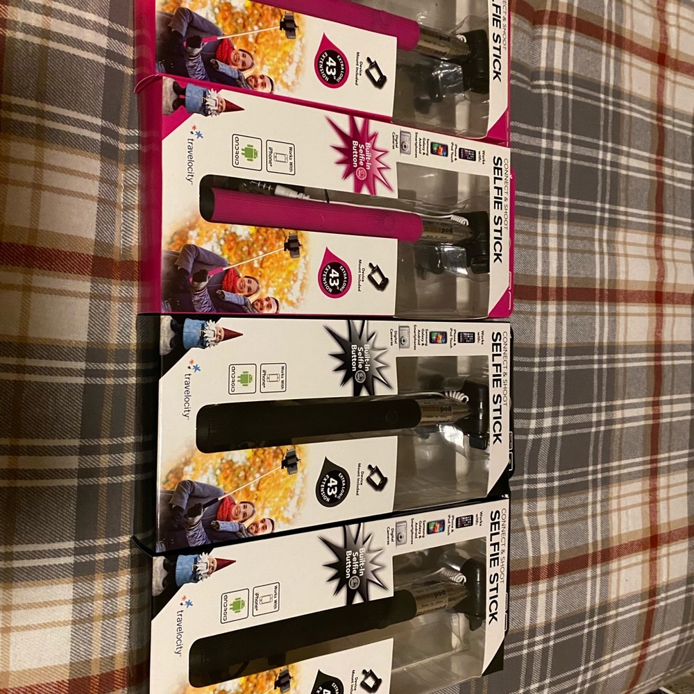 Travelocity Selfie Sticks